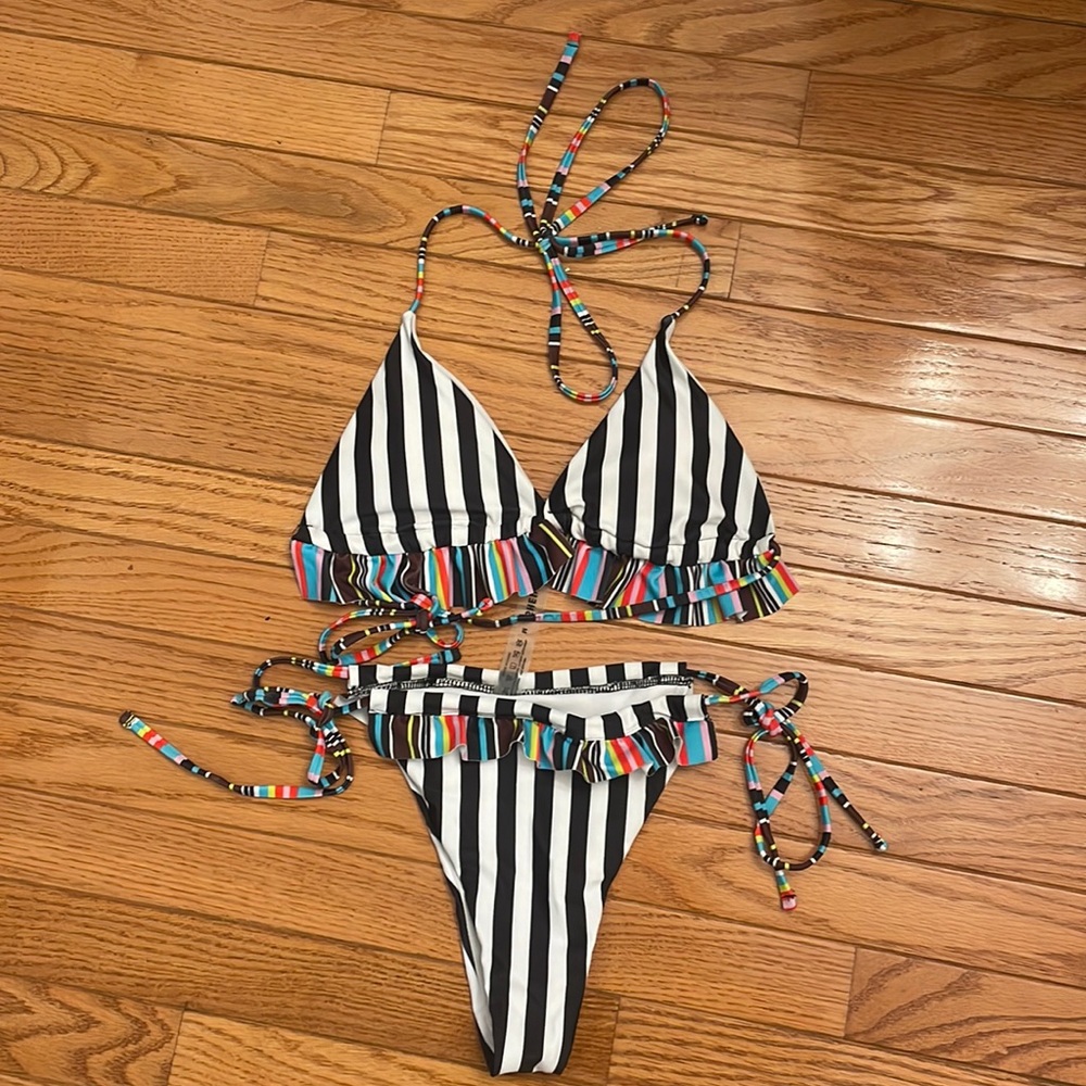 NWOT Shein Bikini Top & Bottom Size M